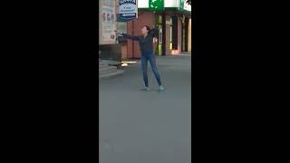 Девушку плющит