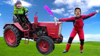 Настоящий Трактор сломался. Малыш и Папа Ремонтируют Сломанный Трактор