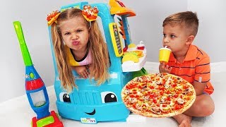 Диана и Рома играют в кафе на колесах