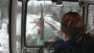 ЭО 2621. Выравнивание площадки для погрузки леса