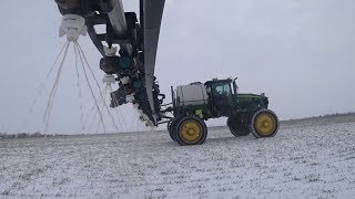 Подкормка пшеницы КАСом по мерзло талому.