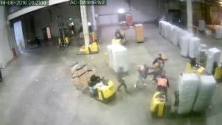 Драка на складе дикси