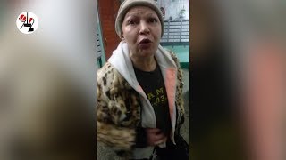Таксист троллит в лифте блондинку с подругой