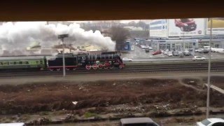 Паровоз. Проезд ретро поезда по Киеву.