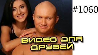 Юрий, Юлия и Саша Спасокукоцкие кормят птичку на площади 23 03 2014