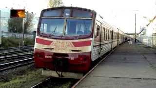 ЭПЛ9Т-011 пропускает ЧС4 с пассажирским