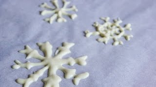 Лайфхаки для новогоднего стола – шоколадные снежинки. Видео рецепты.