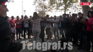 Novinarka telegrafa igrala sa migrantima uz muslimansku muziku