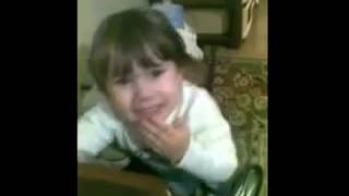 Маленькая девочка до слёз хочет замуж