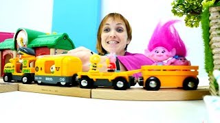 Игрушки в гостях у Маши в Детском Садике Капуки Кануки