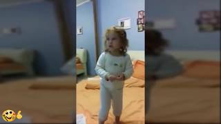 МАЛАЯ ПОЁТ ПЕСНЮ.......С МАТОМ))) СМОТРЕТЬ ВСЕМ!!!!