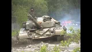 Tank T-72 jízda v terénu a interier
