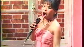 Monikia ( Les Surfs )  ( Viens me faire danser ) 1984