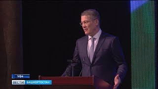 Работников ЖКХ и бытового обслуживания Радий Хабиров поздравил с профессиональным праздником