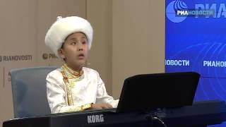 Слепой мальчик спел о стойкости на презентации клипа