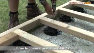 Pose d'une terrasse bois sur plots réglables