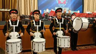 Выступление барабанщиков из оркестра суворовцев Московского военно-музыкального училища