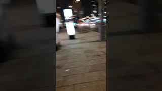 Сенсация. Пацан ссыт при всех в центре Москвы