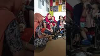 रूमा देवी बाड़मेर वैशाख कर रही बहनों द्वारा हरजस "चौसठ जोगणी"

मांगी देवी गीता देवी व इमरती देवी