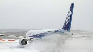 超絶‼ 吹雪の新千歳空港　ANA B767 離陸　【Snow Operation At New Chitose】