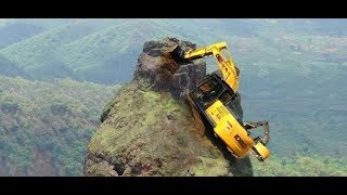 ये है अद्धभुत खुदाई ।DANGEROUS EXCAVATION BY MINI JCB.STUNT By BOBCAT