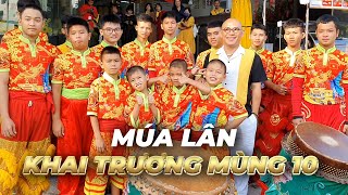 Mồng 10 Ngày Thần Tài khai trương gặm bánh mì xem múa lân vẫn là sướng nhất