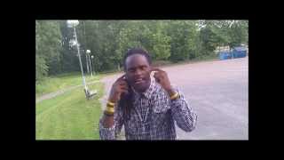 BOBIWINE  PUNCHES BUTCHAMAN ON STAGE@Peng peng peng  vibes 2013