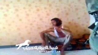 المعتصم يدخن سيجارة قبل موته يدحض قتله في المعركة