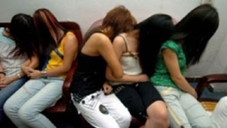 نساء ورجال يمارسون الجنس في المطبخ والحمام وعلى طاولة الطعام