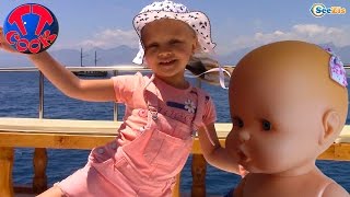 Кукла Ненуко и Ярослава на яхте. Видео для детей. Морская прогулка по Средиземному морю. Doll Nenucо