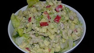 Ensalada de pollo con aguacate, manzanas y apio
