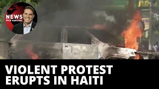 Bizarre: Police become violent protesters!
