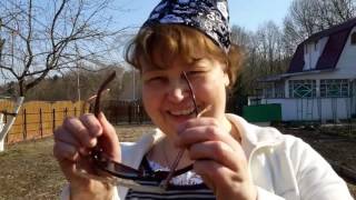 Женщина за 40. На даче. Первый день после зимы.