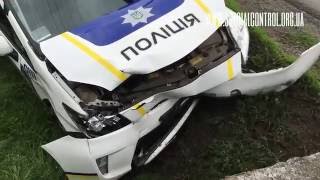 На трасі Ужгород-Чоп патрульні розбили "Пріуса".(Повна версія ДТП 20.07.2016)