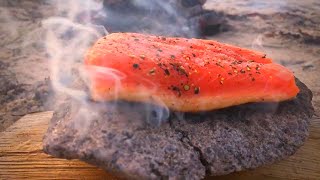 PRIMITIVE COOKING - SALMON ON HOT ROCK - BUSHCRAFT COOKING ASMR