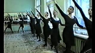 Экзамен по народно сценическому танцу 1 курс Колледж искусств и культуры 2004г