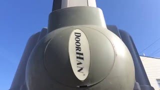 Разблокируем стрелу шлагбаума для поднятия вручную