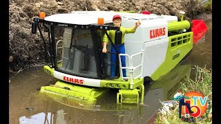 BRUDER MUD COMBINE Harvester CLAAS LEXION 780 | Kids videos