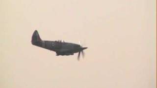 SPITFIRE LOW PASS DUXFORD OCT 2007