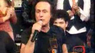 Βασίλης Παπακωνσταντίνου σε λαικά τραγούδια