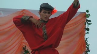 Гляну на село: девки гуляют и мне весело!