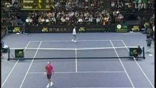 4 Aces in a row by Federer against Sampras, who reacts funny