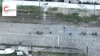 В сети появилось видео, как выносят раненых военных из Азовстали