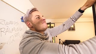 Rewi zwingt mich das UFO zu verlassen