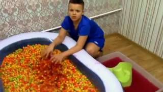 ЧЕЛЛЕНДЖ ДЖЕЛЛИ БАФФ в басейне с кукурузными шариками CHALLENGE GELLI BAFF