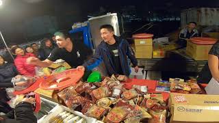 1227-26看看阿緯多夭壽 人家已經丟錢買一份了 竟然還要再叫人家丟一次 大姐好無辜阿 嘉義趙又廷海鮮拍賣108年星期五嘉義彌陀夜市43