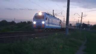 ЭП1М 680 с поездом №121 Санкт-Петербург — Владикавказ.
