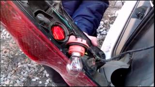 Замена лампочки стоп-сигнала и габаритов Nissan NOTE