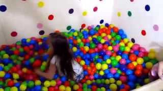 Шарики для сухого бассейна. Обзор и развлечение. Pool with color balls