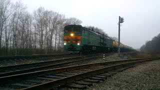Тепловоз 2ТЭ10М-0886 с грузовым поездом